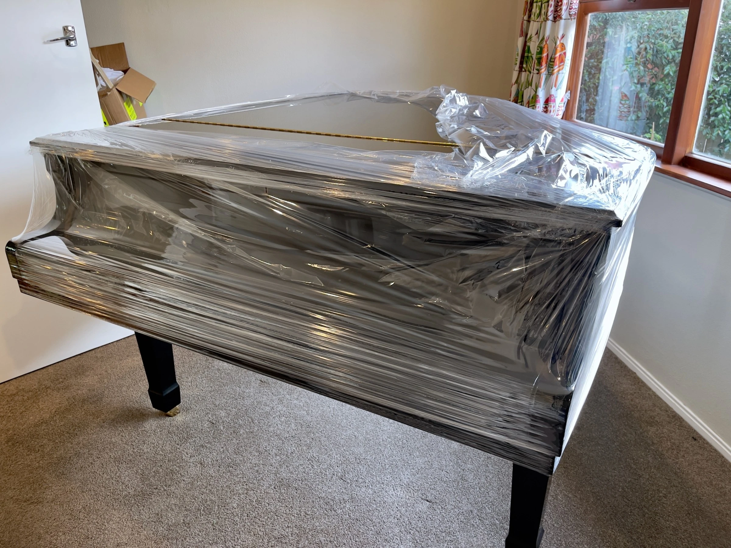 Here's How to Move a Piano Safely With No Damages