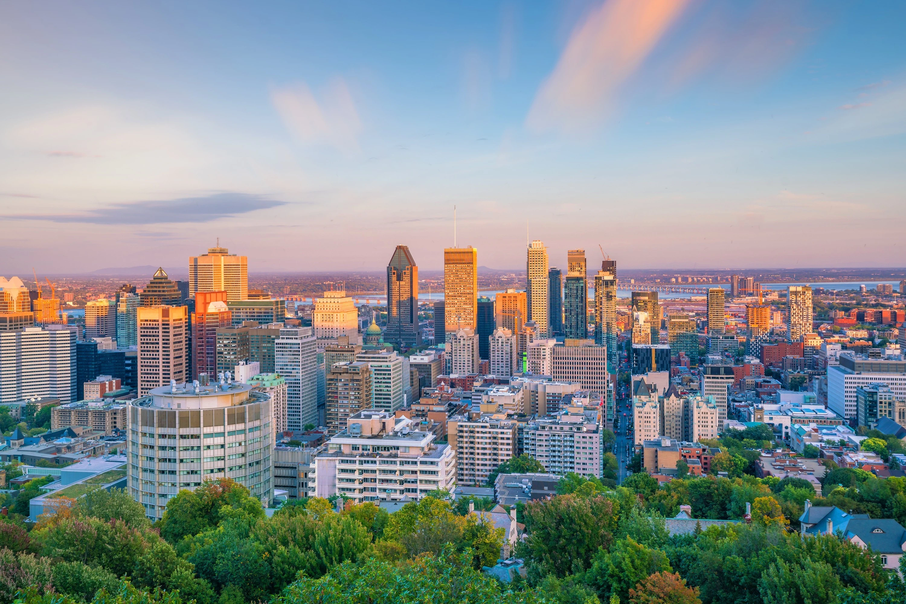 How much do you need to earn to live comfortably in Montreal? [2024]