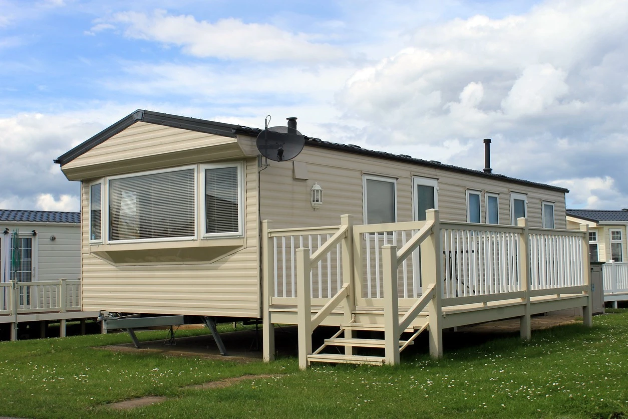 Mobile Homes: What They Are, How to Find One, & Buying Tips