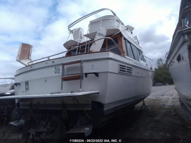 Motor boat bayliner 32'