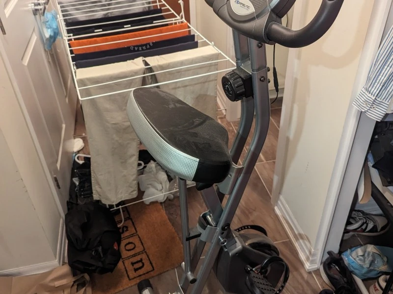 Twin bed size Mattress, Television, Indoor workout bike