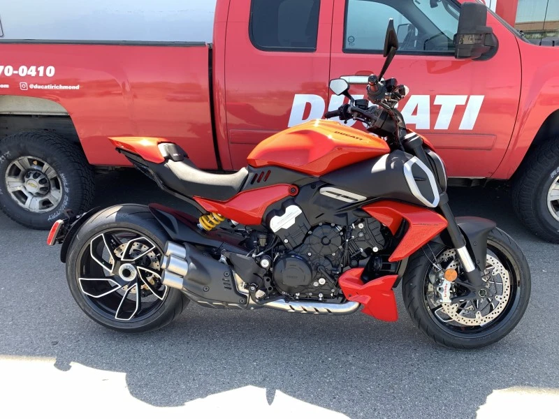 Motorcycle Ducati Diavel V4 2023