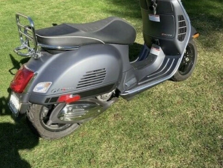 Motorcycle vespa gts300