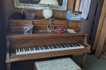 Willis Montreal - console/studio piano